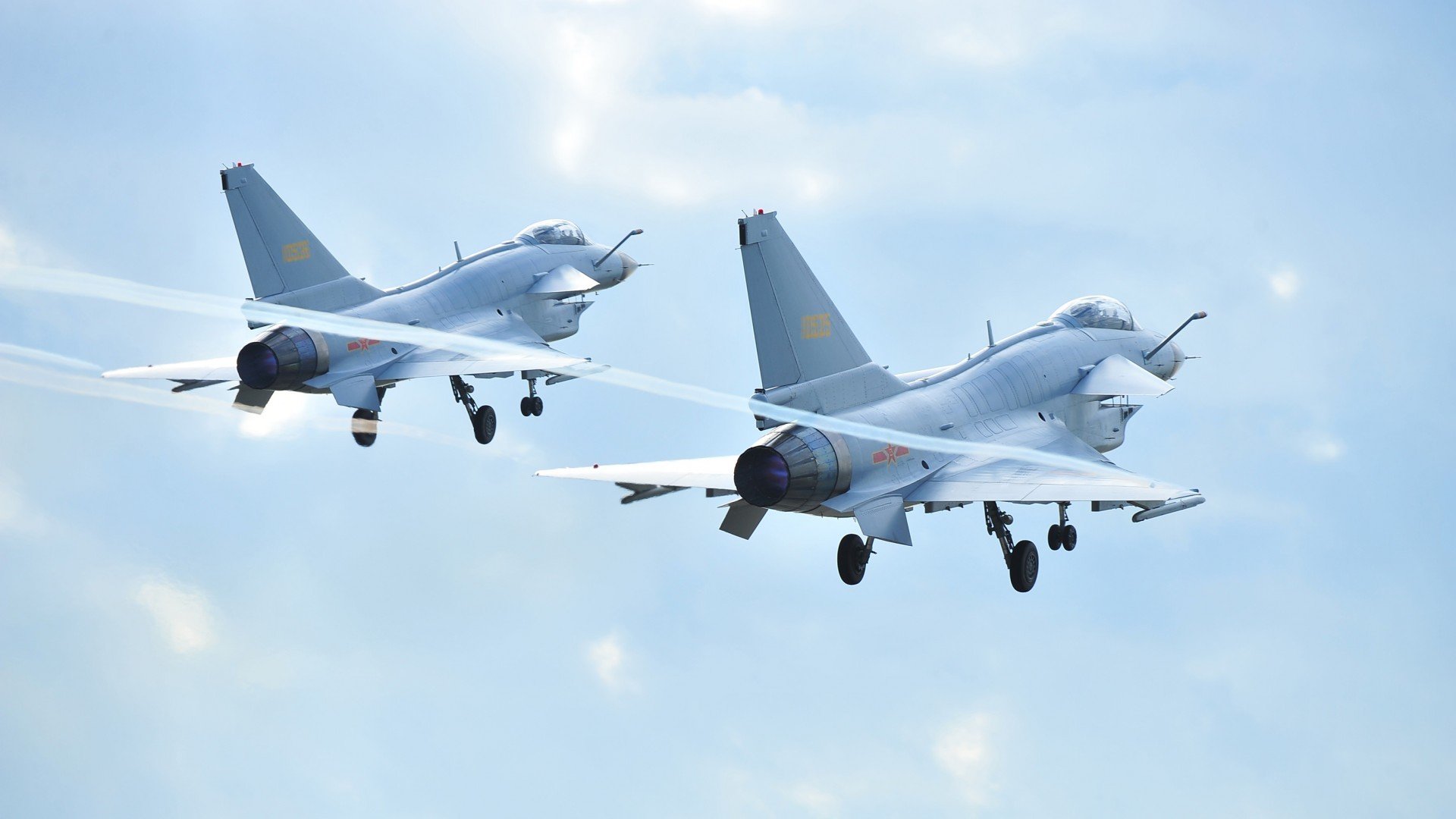 苏炳添出席新跑鞋发布活动担任嘉宾,苏炳添专属跑鞋