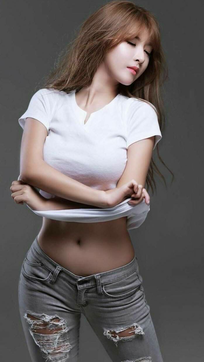 爱游戏娱乐-詹姆斯赛前与队友击掌传递信心，詹姆斯开场和队友击掌